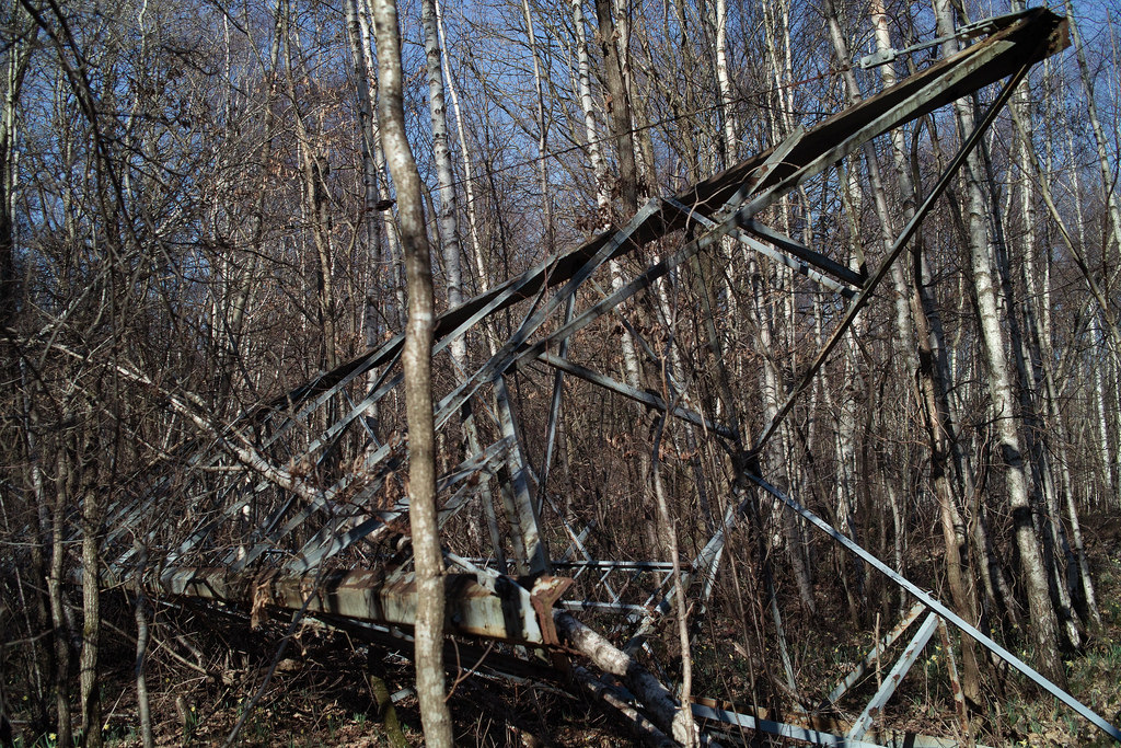 Pylone ecroul&eacute;