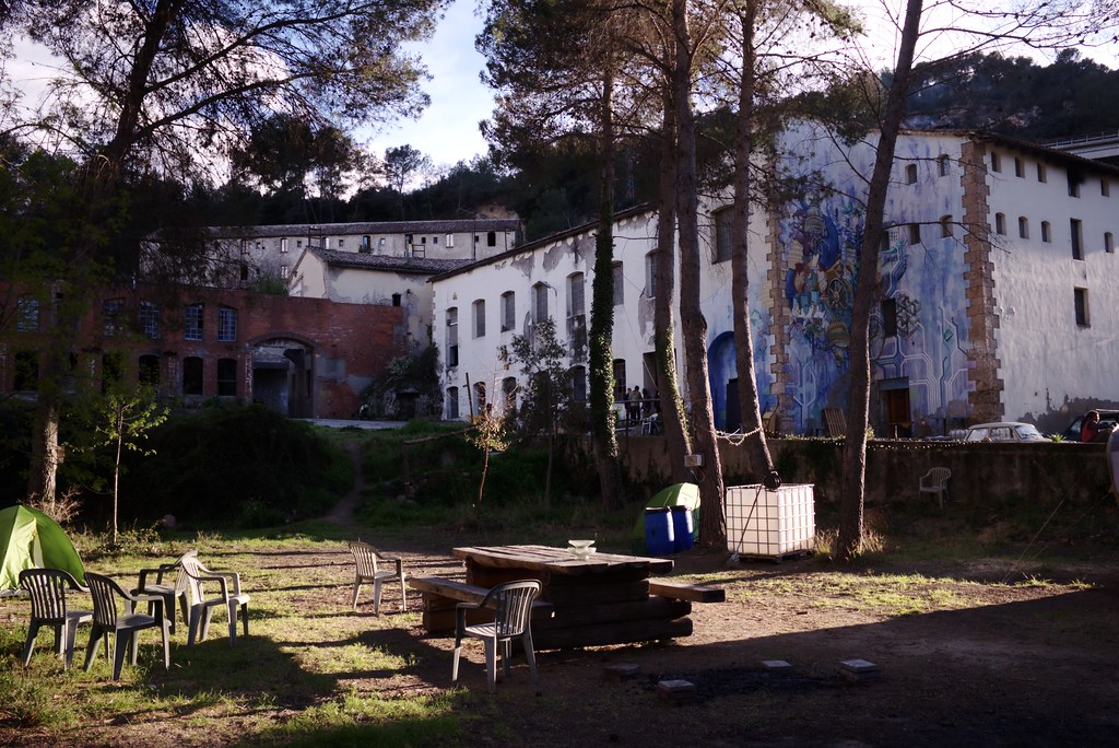 Ca la Fou - Col&ograve;nia Ecoindustrial Postcapitalista