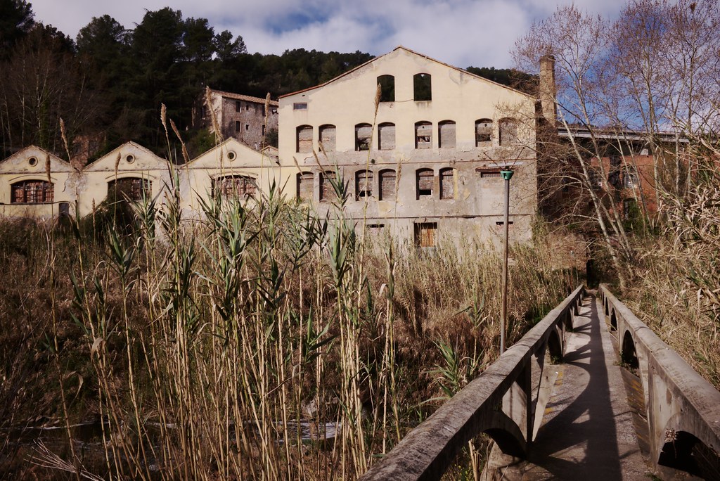 Ca la Fou - Col&ograve;nia Ecoindustrial Postcapitalista