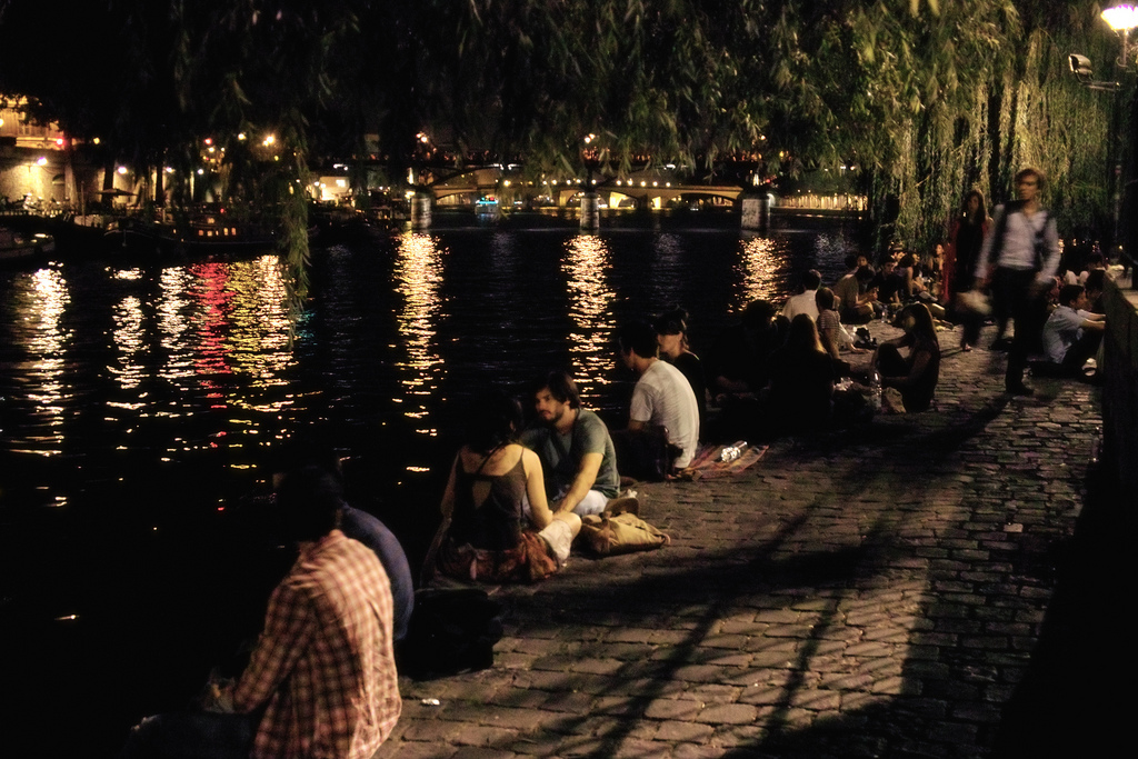 bord de la seine en été