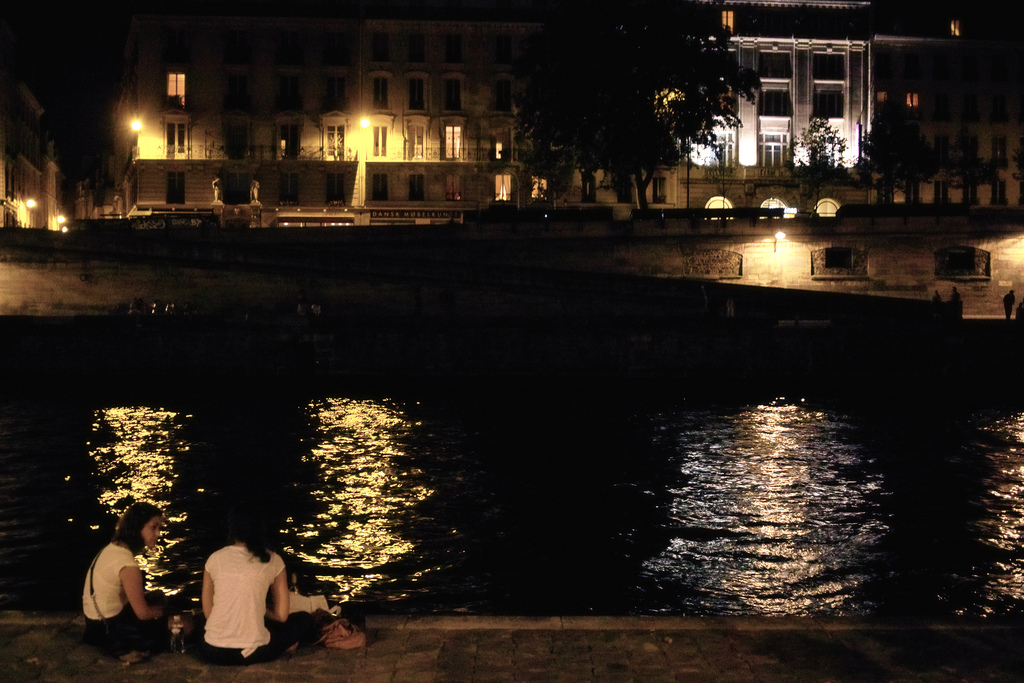 bord de la seine en été