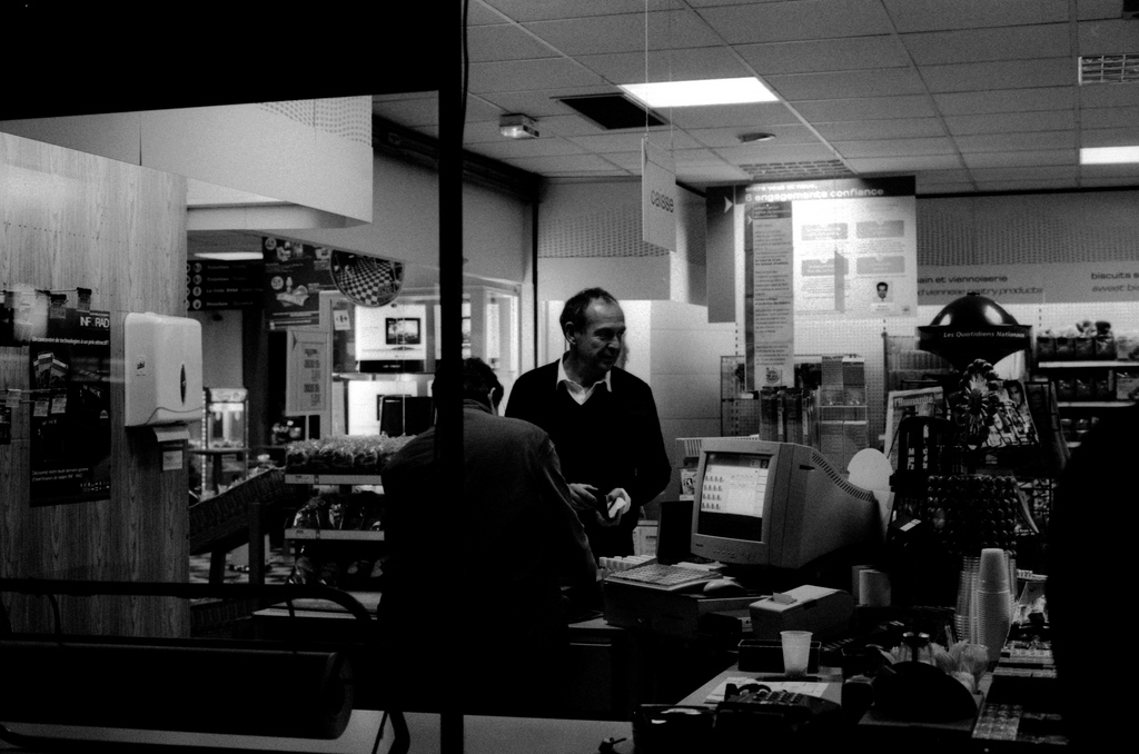 Magasin sur une autoroute