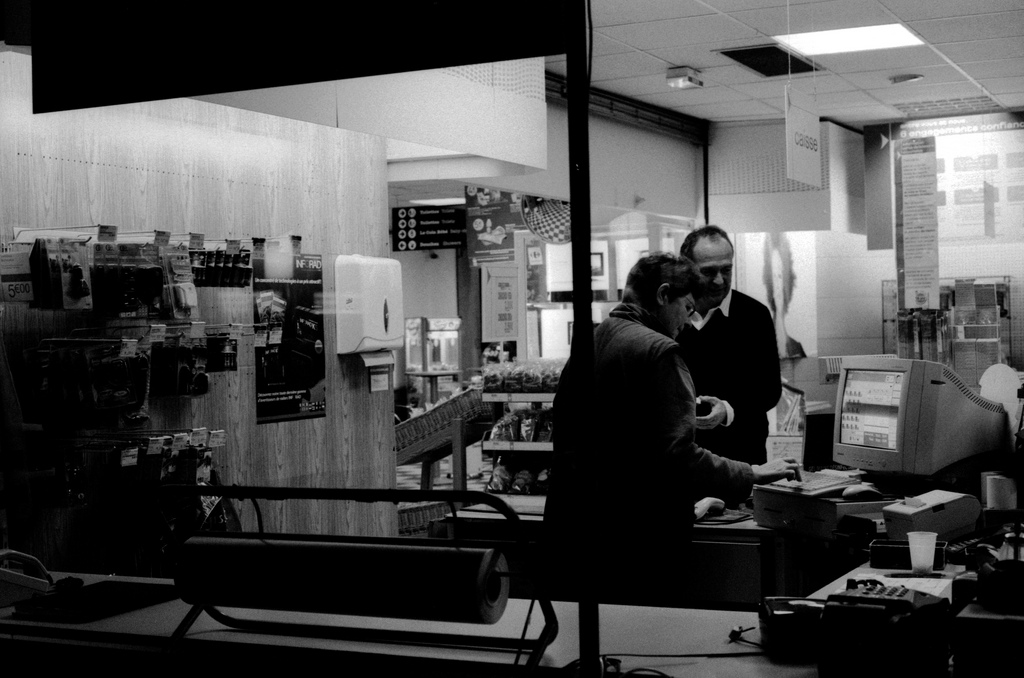 Magasin sur une autoroute