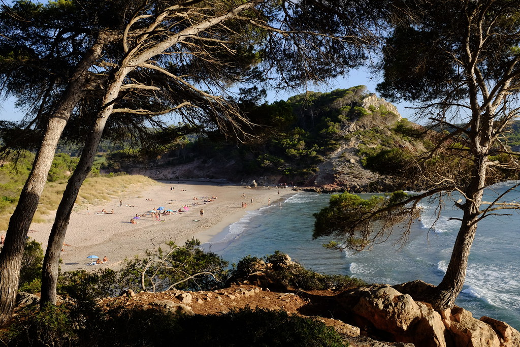 Platja des Bot, Cala d'Algaiarens