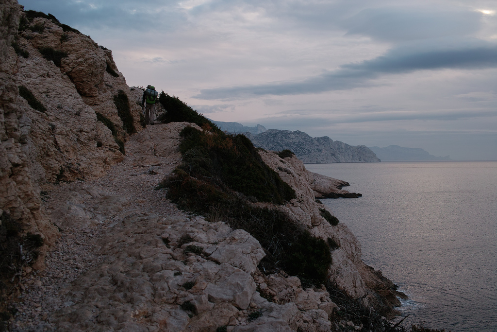 Chemin au bord de la mer