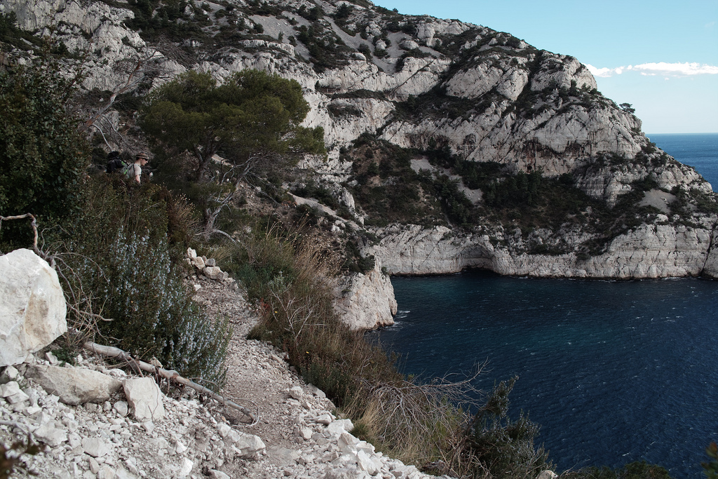 Chemin au bord de la mer