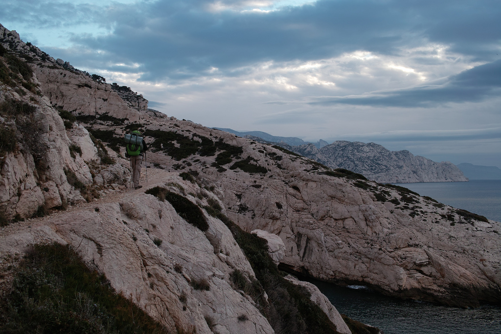 Chemin au bord de la mer