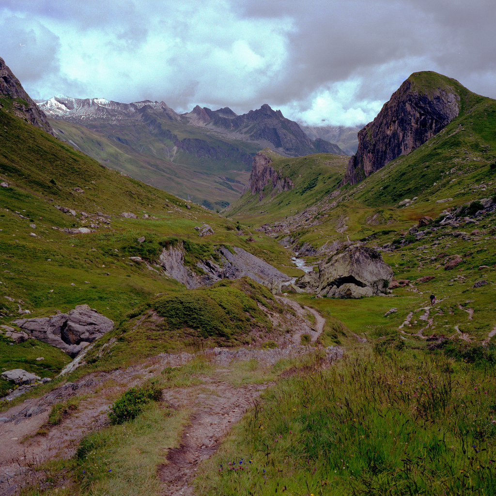 En regardant derrière